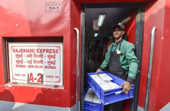 Secret Agents to Check Dirty Food isn’t Being Offered on Trains in India 1 Secret Agents to Check Dirty Food isn’t Being Offered on Trains in India