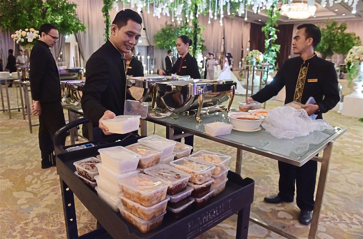 Jakarta Food Donation Program Takes Leftovers from Lavish Weddings 1 Jakarta Food Donation Program Takes Leftovers from Lavish Weddings