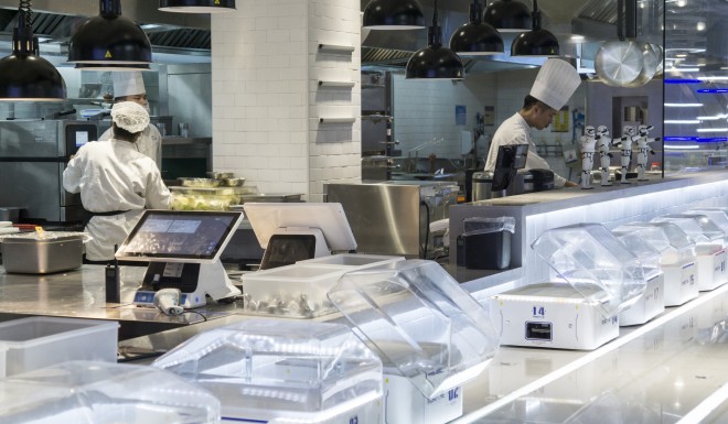 Chip labour: Robots are replacing waiters in China 3 Chip labour: Robots are replacing waiters in China