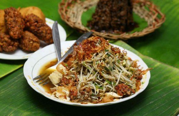 Try before Die: 10 EPIC Indonesian Traditional Breakfast Dish