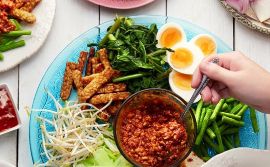 Try before Die: 10 EPIC Indonesian Traditional Breakfast Dish