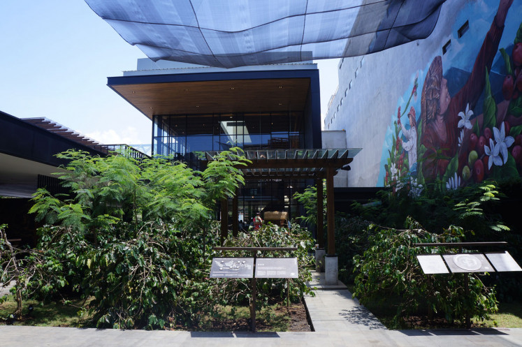 Take a Look at Southeast Asia's Largest Starbucks Store 'Dewata' In Bali 2 Take a Look at Southeast Asia's Largest Starbucks Store 'Dewata' In Bali