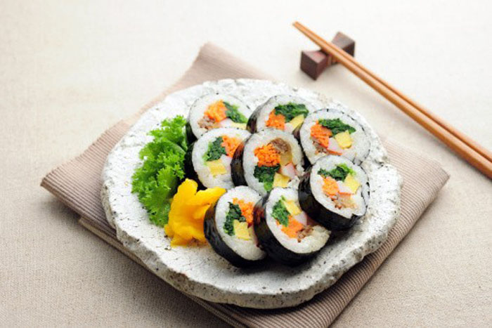Clash of Cuisines: Sushi vs Gimbap