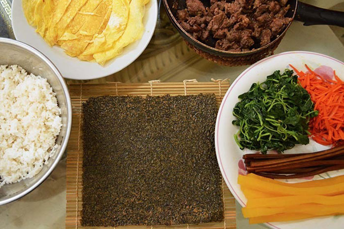 Clash of Cuisines: Sushi vs Gimbap