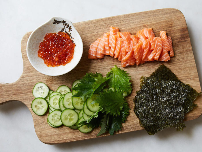 Clash of Cuisines: Sushi vs Gimbap
